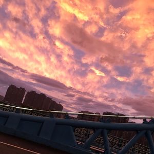 我要看美女窝尿操逼
